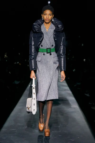 Look 18